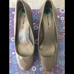 Bandilino beige heels